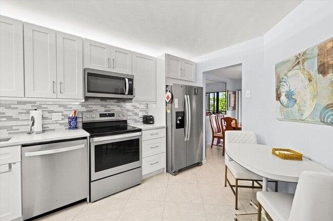 Building Photo - 5851 Camino Del Sol