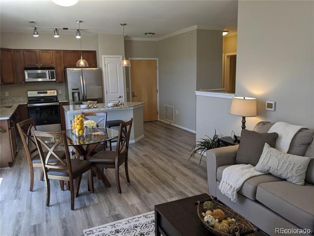 Building Photo - 10176 Park Meadows Dr