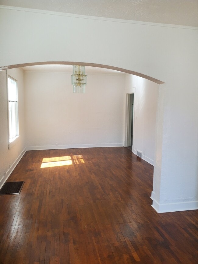 Foto del edificio - 610 S 8th Ave (C. Lee)