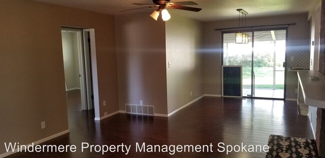 Building Photo - 9511-9513 E Upriver Dr