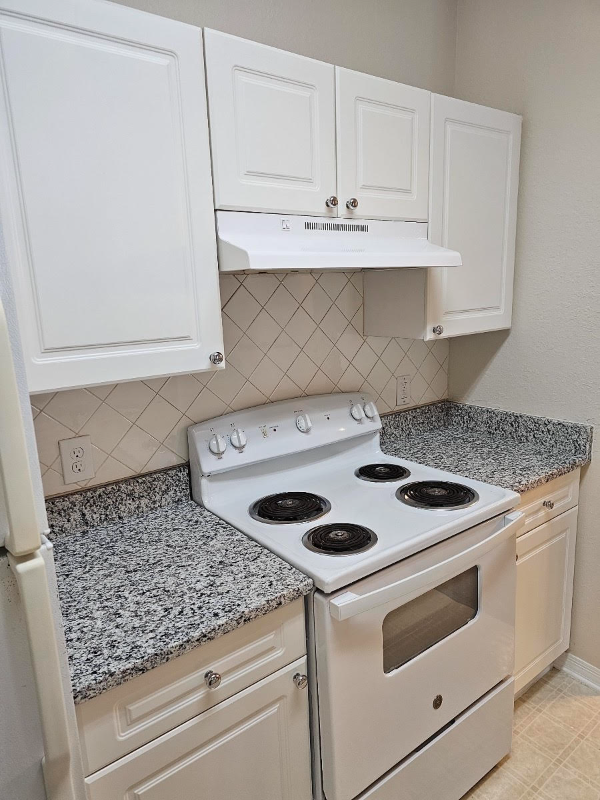 Primary Photo - 18001 Richmond Pl Dr