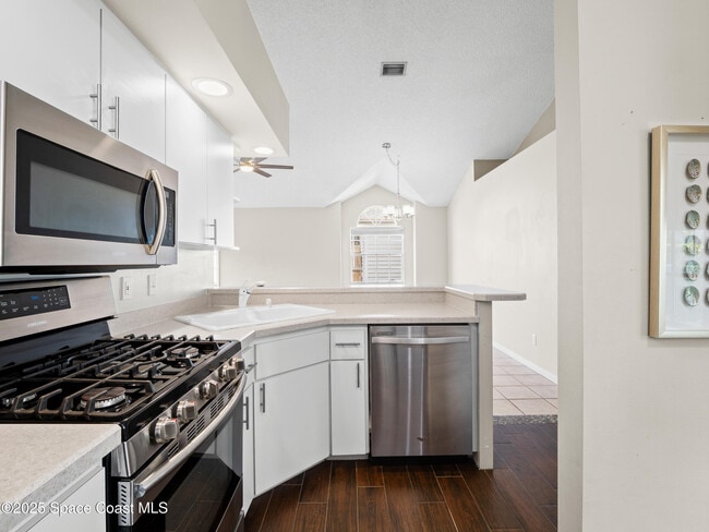 Building Photo - 1729 Pine Valley Dr