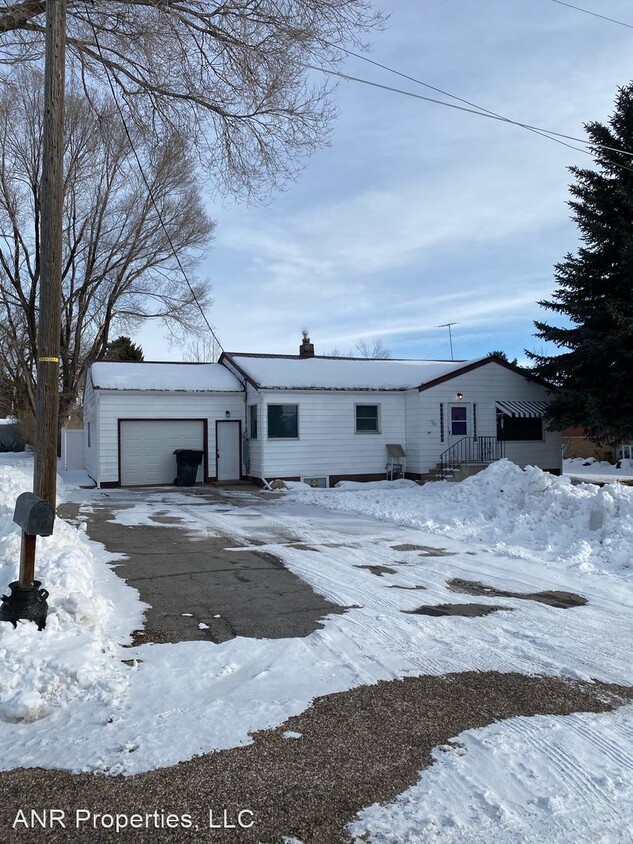Primary Photo - 5 br, 3 bath House - 120 N 2nd E