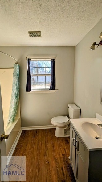 Building Photo - 215 Gordon St