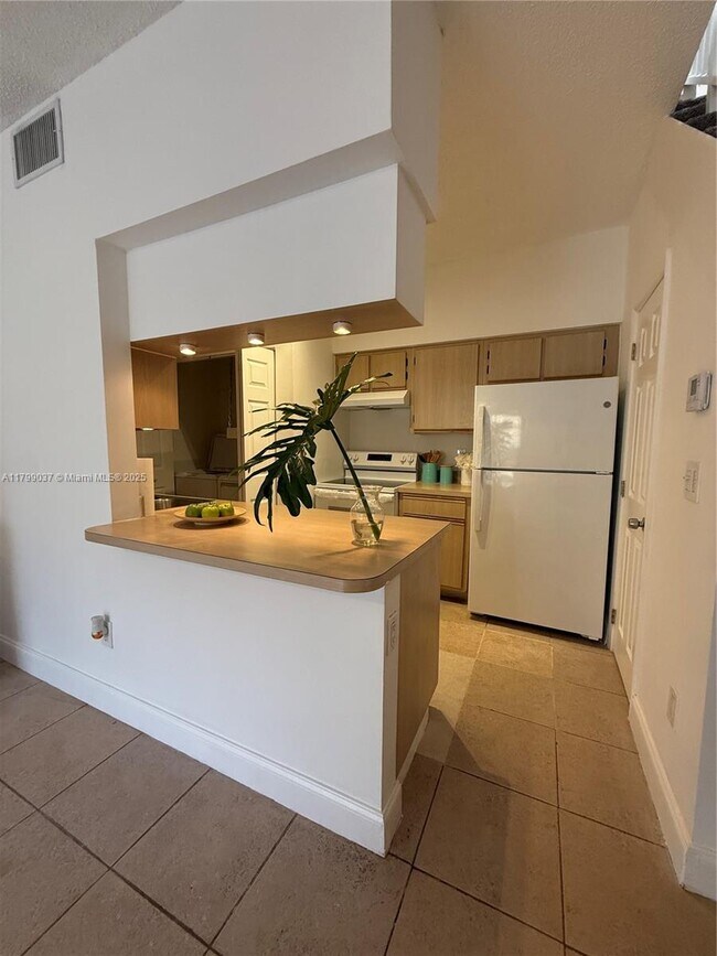 Foto del edificio - 18322 NW 68th Ave