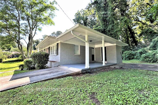 Building Photo - 2365 Shamrock Dr