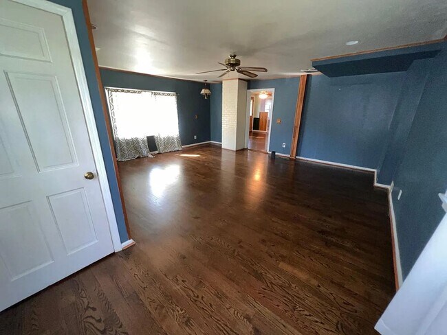 Foto del edificio - Stunning 4-Bedroom Single Family Home in Hatboro! Available mid-April!