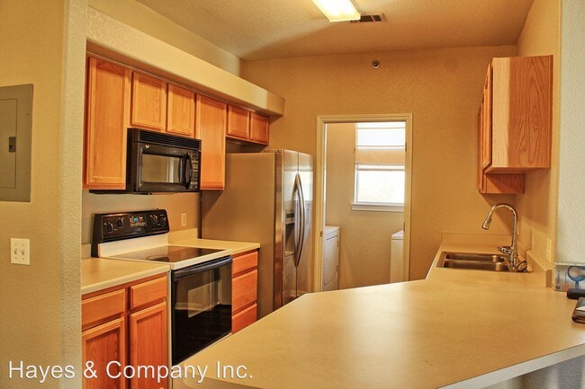 Building Photo - 6013 Castlegate Dr W