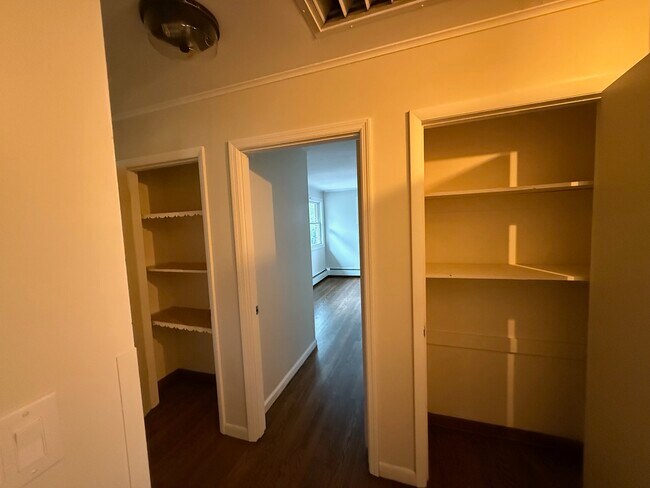 Armario del pasillo - 4387 NY-32