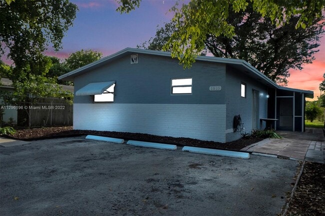 Building Photo - 1515 NW 2nd Ave