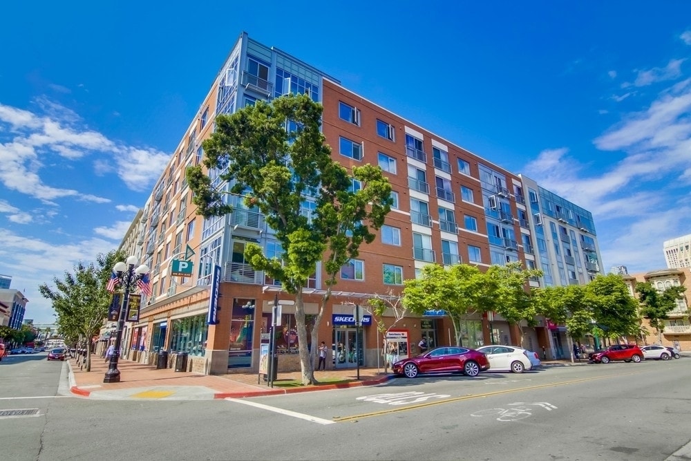 Primary Photo - 445 Island Ave