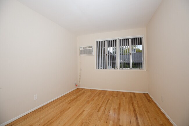 Building Photo - 1782 Grevelia St
