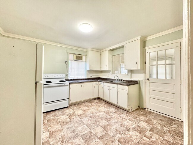 Foto del edificio - Adorable 2 Bedroom - Convenient to UNCG & ...