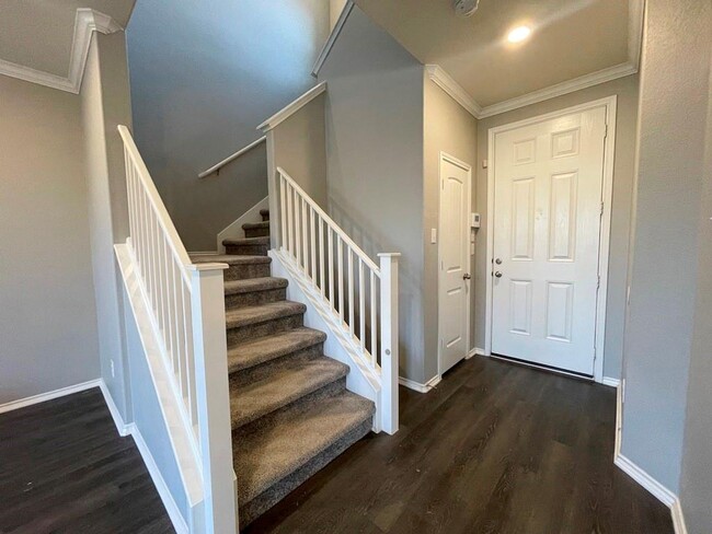 Foto del edificio - 16612 Brogan Ln