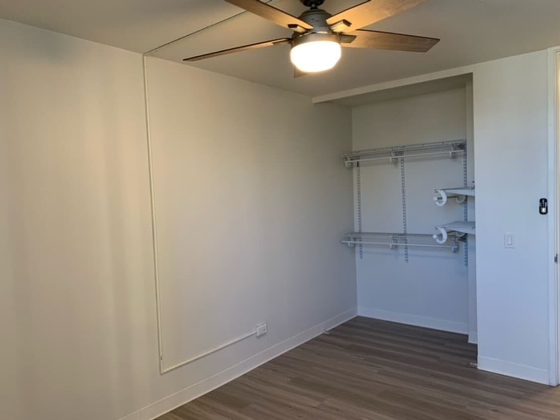 Salt Lake Area - Lakeside West building - 1 bedroom, 1 bath unit w/1 parking - Avail now - Salt Lake Area - Lakeside West building - 1 bedroom, 1 bath unit w/1 parking - Avail now