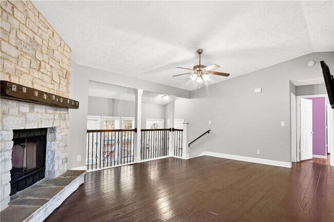 Building Photo - 808 Emerald Chase