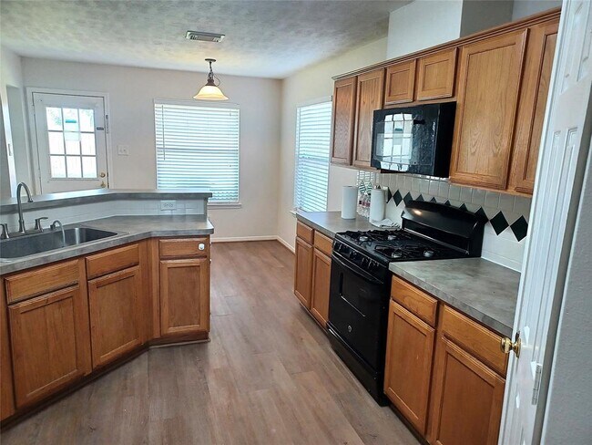 Foto del edificio - 13414 Beechglen Ln