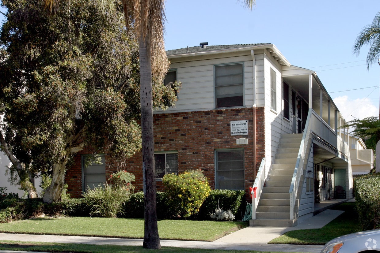 Building Photo - 1210 Bennett Ave