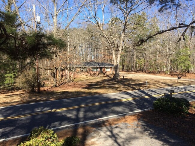 Building Photo - 2185 Enon Rd