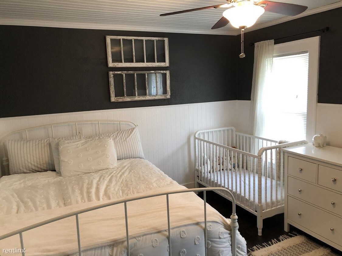 Primary Photo - 1 br, 1 bath House - 421 E Grand River Ave