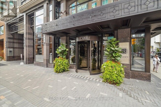 Building Photo - 68-368 Yorkville Ave