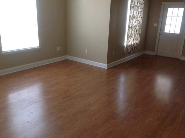 Foto del edificio - 4441 Burbank Dr