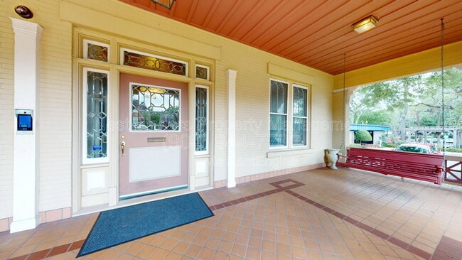 Building Photo - 1541 Riverside Ave