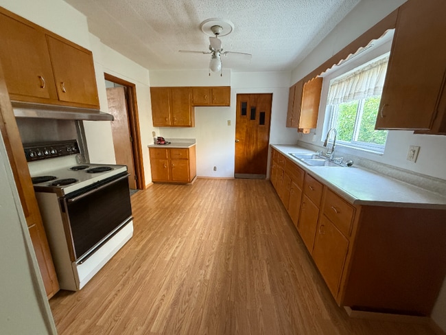 Building Photo - 102 W Chartes St