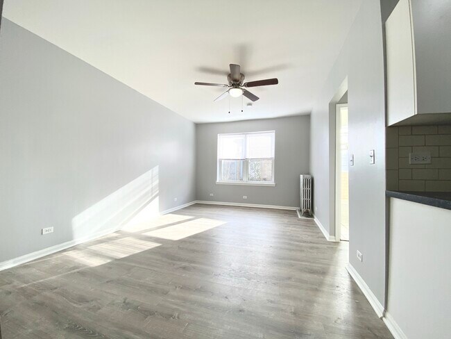 Foto del edificio - 4031 N Kenmore Ave