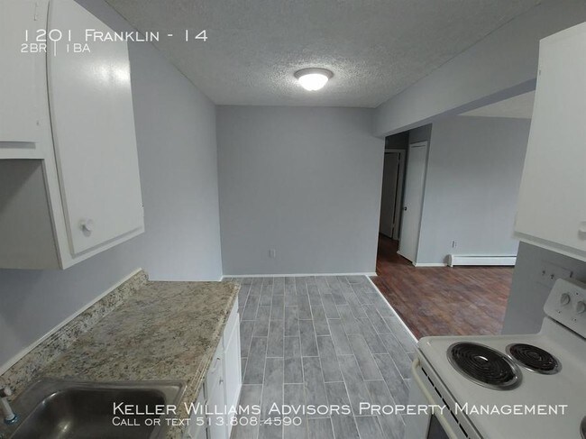 Building Photo - Renovated apartment!