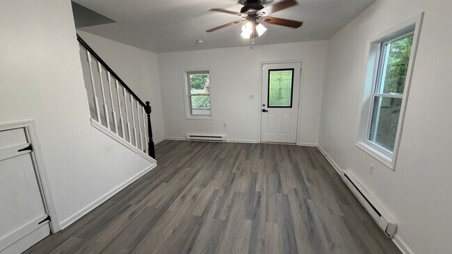 Building Photo - 55 Schoolhouse Ln