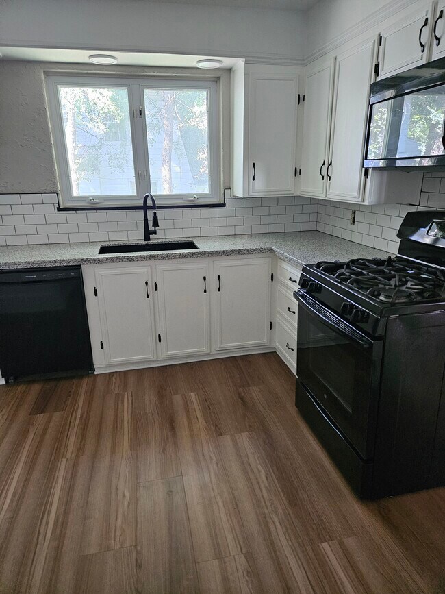 Building Photo - 108 Alpine Dr