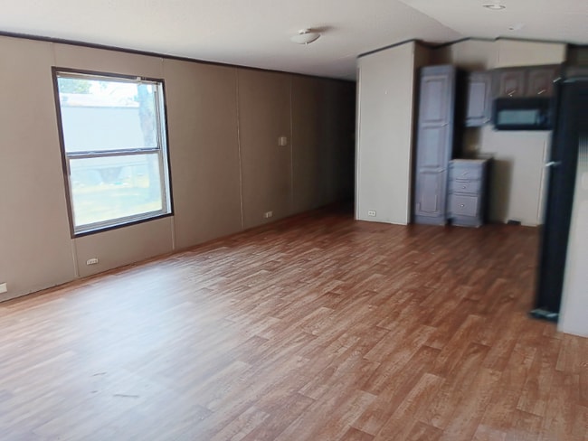 Building Photo - 115 Mobile Ln