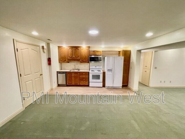 Building Photo - 2621 Cypress Way