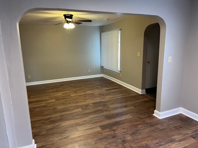 Foto del edificio - Totally updated!  New Kitchen! 2 Bedroom 1...