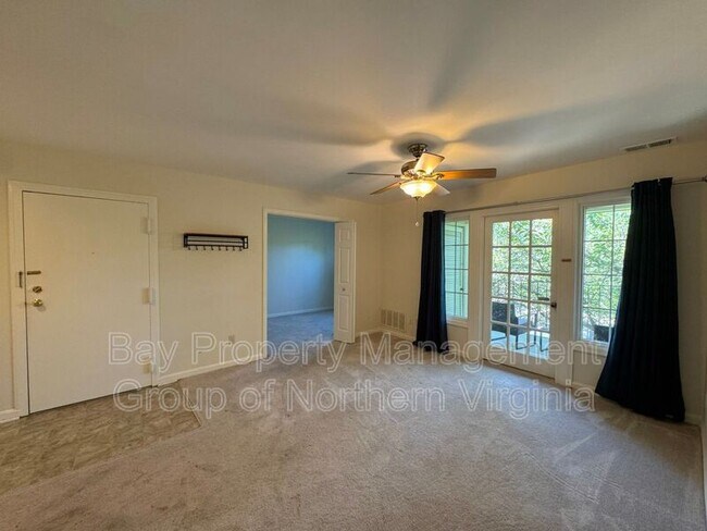 Foto del edificio - 5819 Rexford Dr