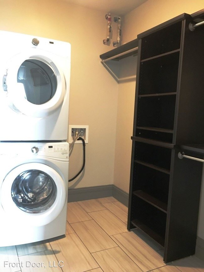 Building Photo - 128 W 2nd St