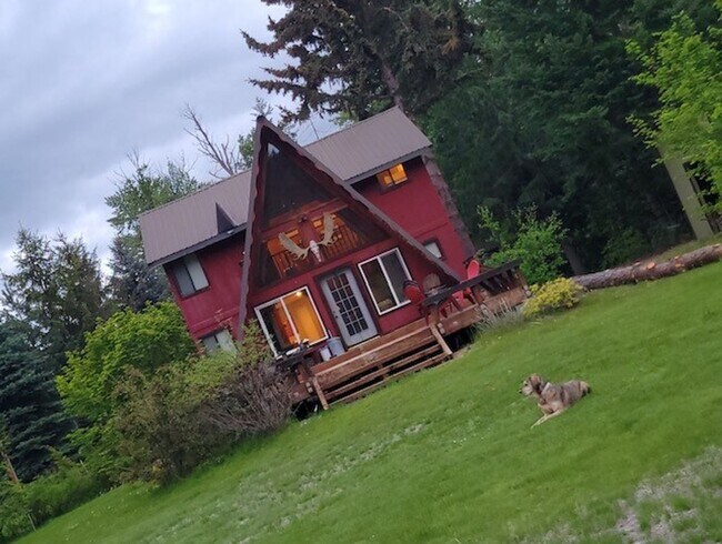 Building Photo - This cutie has a fresh interior paint job!