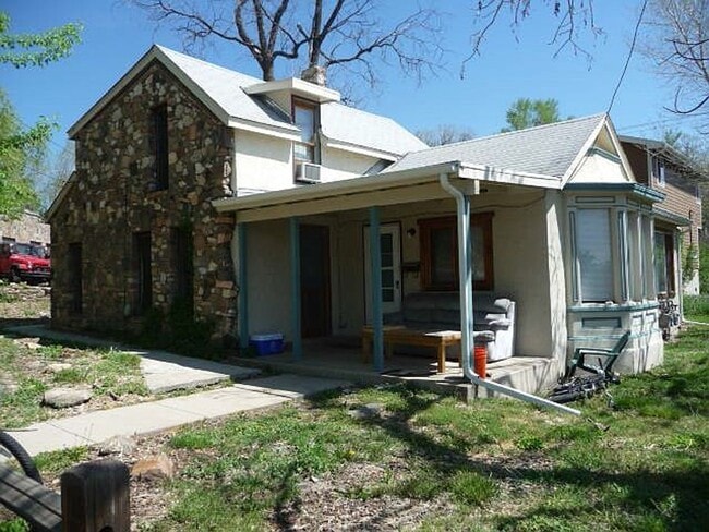 Building Photo - Bright Studio Apartment in Downtown Golden...