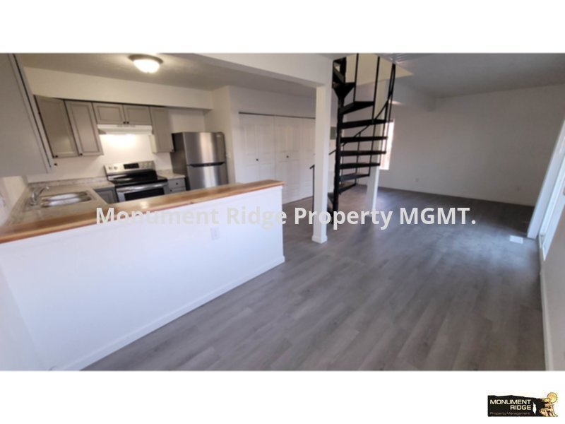 Primary Photo - Beautifully Remodeled! Townhouse Style Apa...