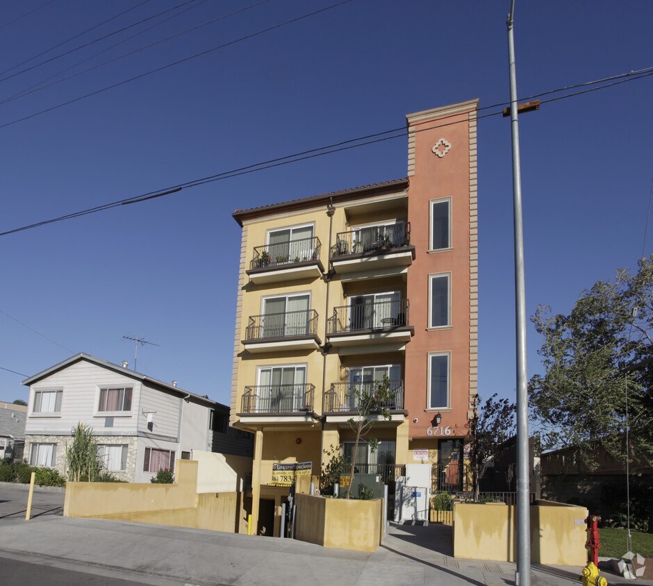 Foto del edificio - 6716 Vineland Ave