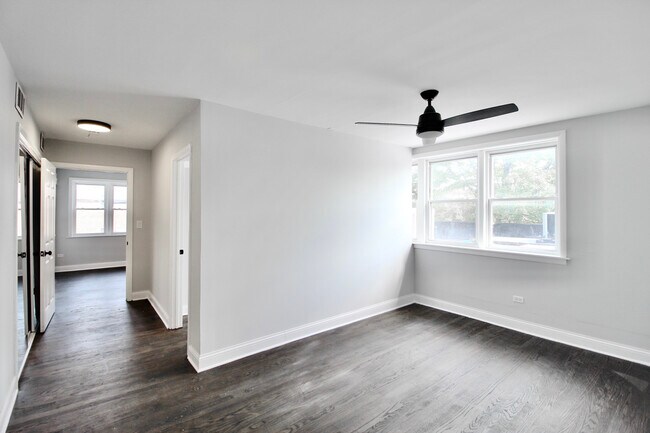 Building Photo - 3338 W Bryn Mawr Ave