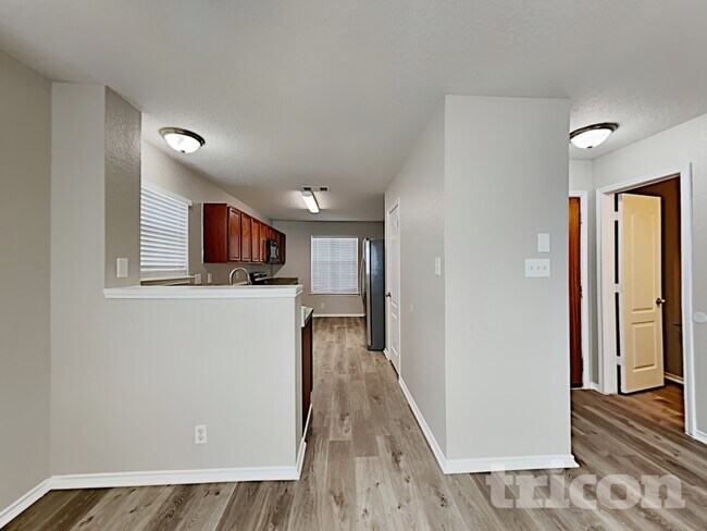 Foto del edificio - 8034 Cavern Hill