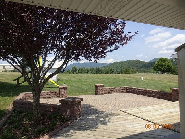 Building Photo - 4 Bedroom 3 Bath House