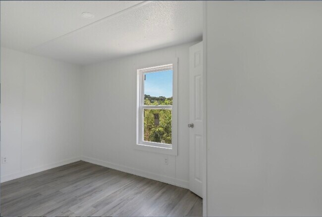Building Photo - 125 George Ln