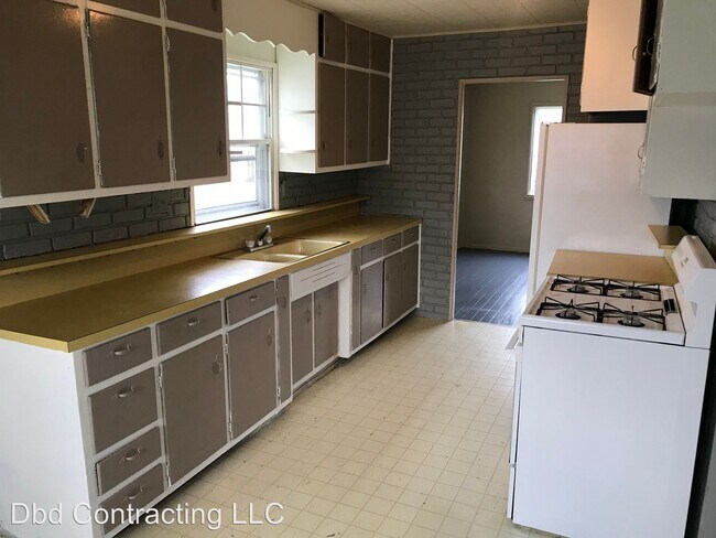 Building Photo - 3 br, 1 bath House - 4605 South Park Dr