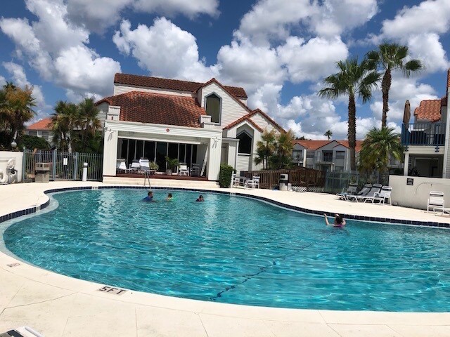 Club house with pool - 2556 Woodgate Blvd