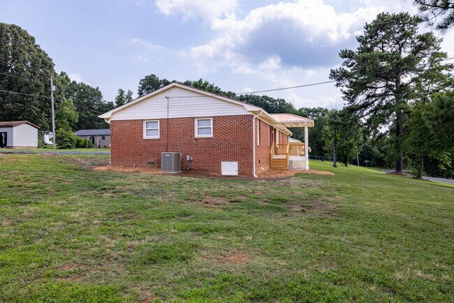 Building Photo - 20232 Huneycutt Mill Rd