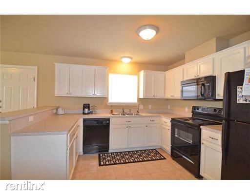 Building Photo - 1500 Rock Hollow Loop