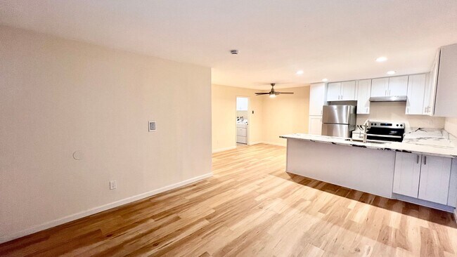 Foto del edificio - Move-In Ready Serra Mesa 3BR/2BA Condo, Newly Remodeled with Offstreet Parking